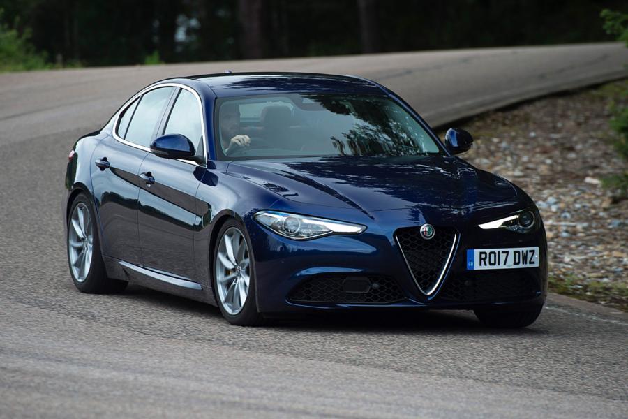  Alfa Romeo Giulia Q2 (952) 2016 года  (UK) (фото 38 из 43)